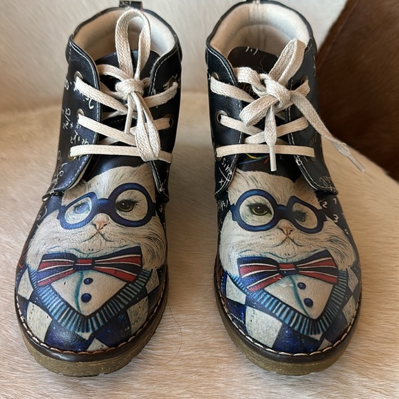 Very cute math cat 🐈 shoes size 6 or 6.5 check photos unique find - Picture 4 of 12